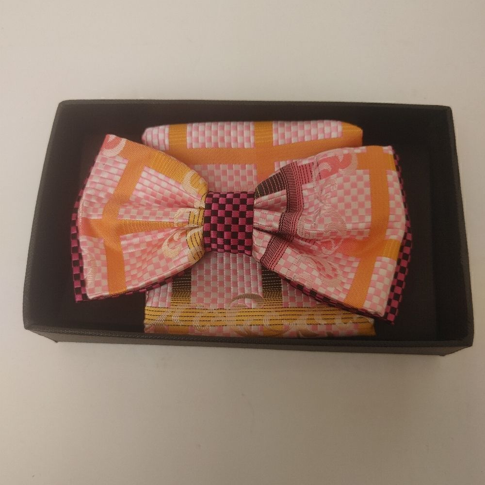 ROBERT LEWIS MEN'S BOWTIE AND POCKET SQUARE SET.